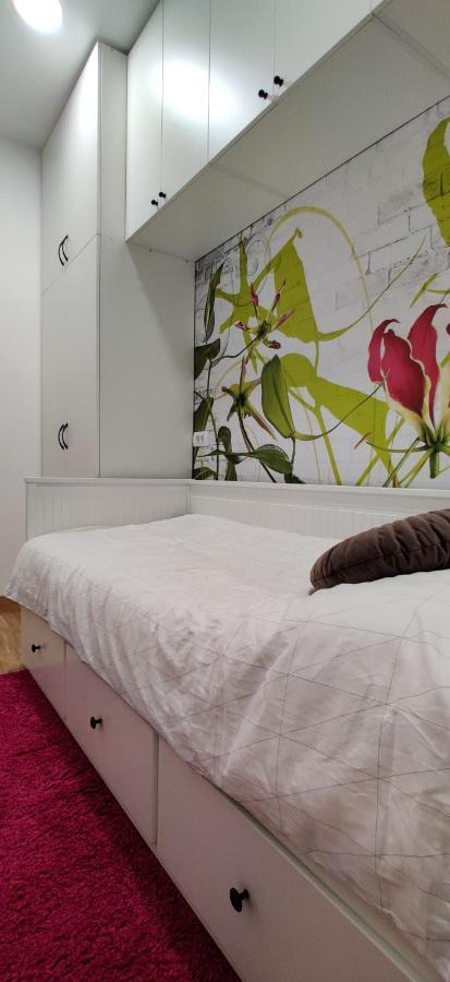 The 2-bedroom - Free Private Parking *
