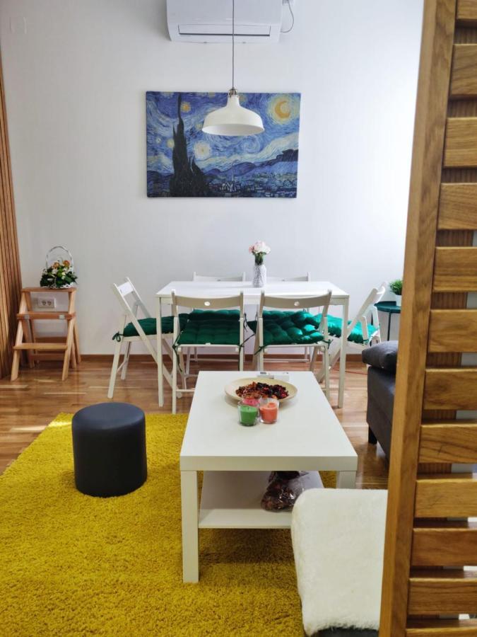 The 2-bedroom - Free Private Parking Апартаменты